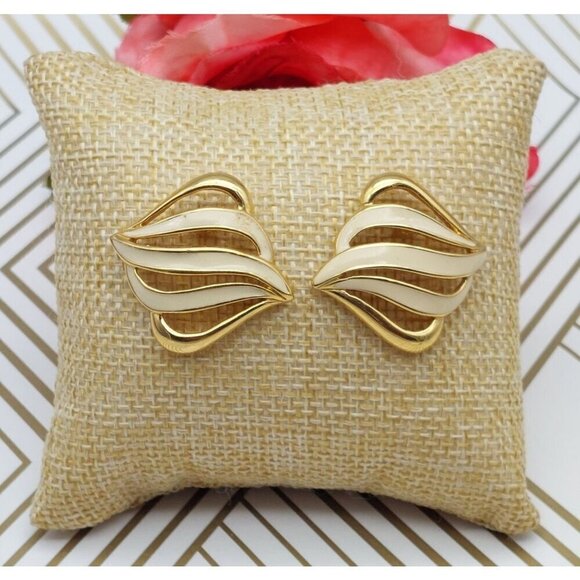 Pretty 80's 90's Gold Tone & Cream Enamel MONET Statement Earrings Open Works - Picture 1 of 6